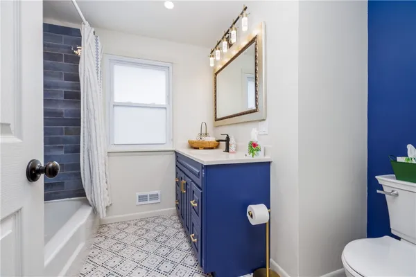 $2,400 | 207 West Ivy Street, East Rochester, NY 14445