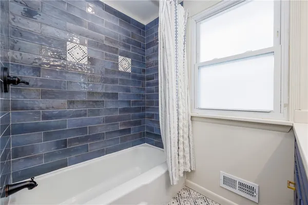 $2,400 | 207 West Ivy Street, East Rochester, NY 14445