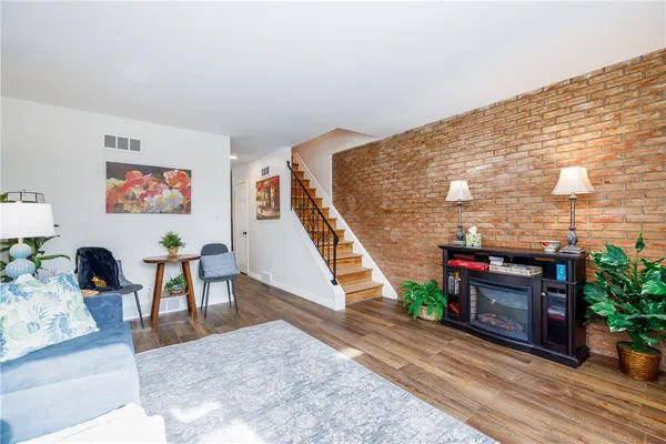 $2,400 | 207 West Ivy Street, East Rochester, NY 14445