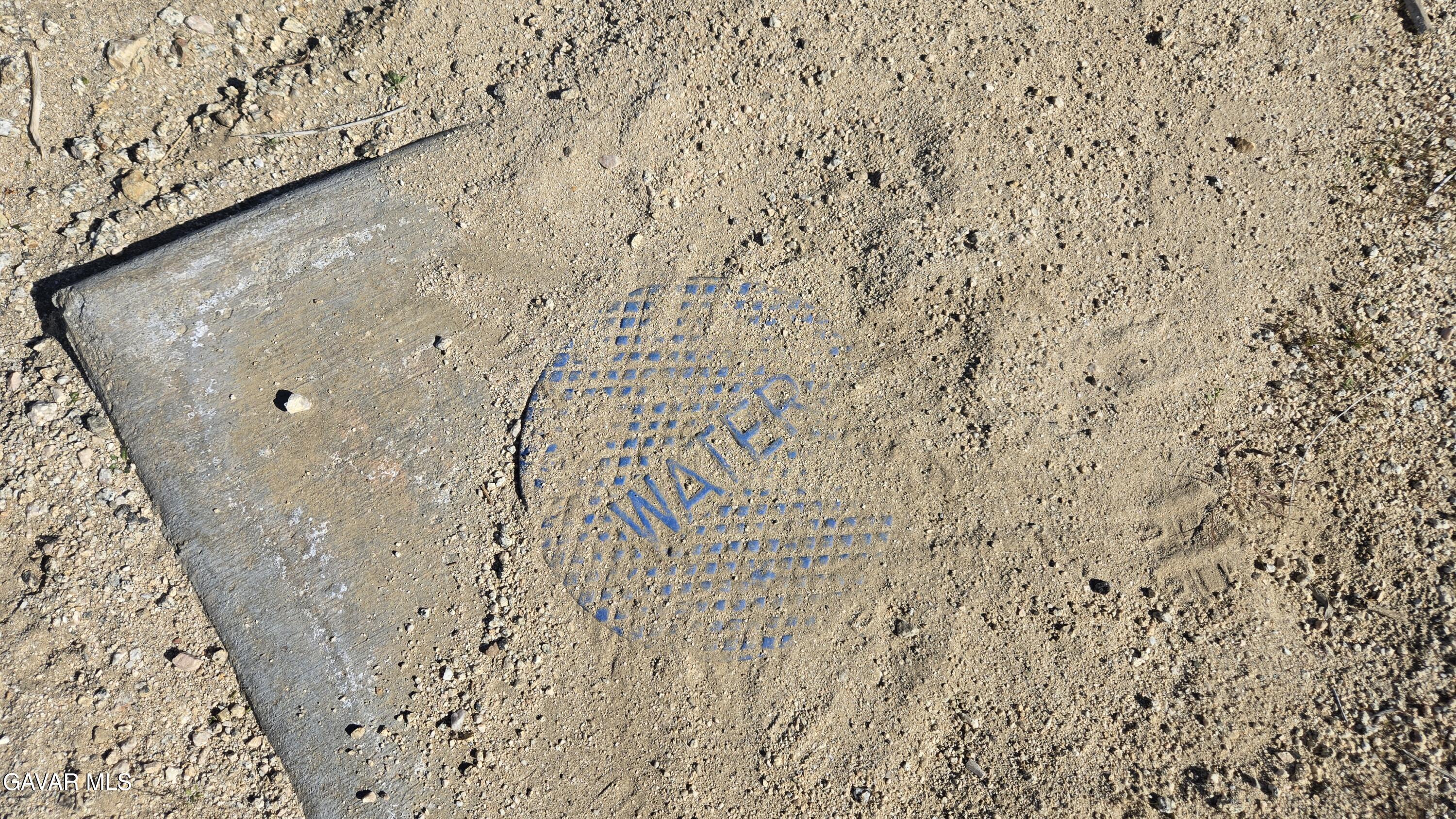 Valyermo Road Pearblossom, CA 93553 - Photo 8 of 34 a bathroom with a bathtub