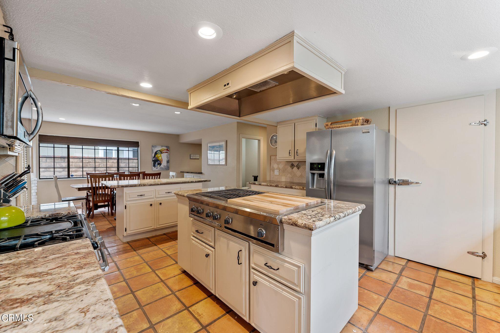 4850 Amalfi Way Oxnard, CA 93035 - Photo 15 of 51 a kitchen that has a stove and a refrigerator