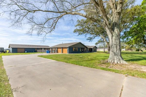 $375,000 | 1056 Fm 2938 Road, Buna, TX 77612