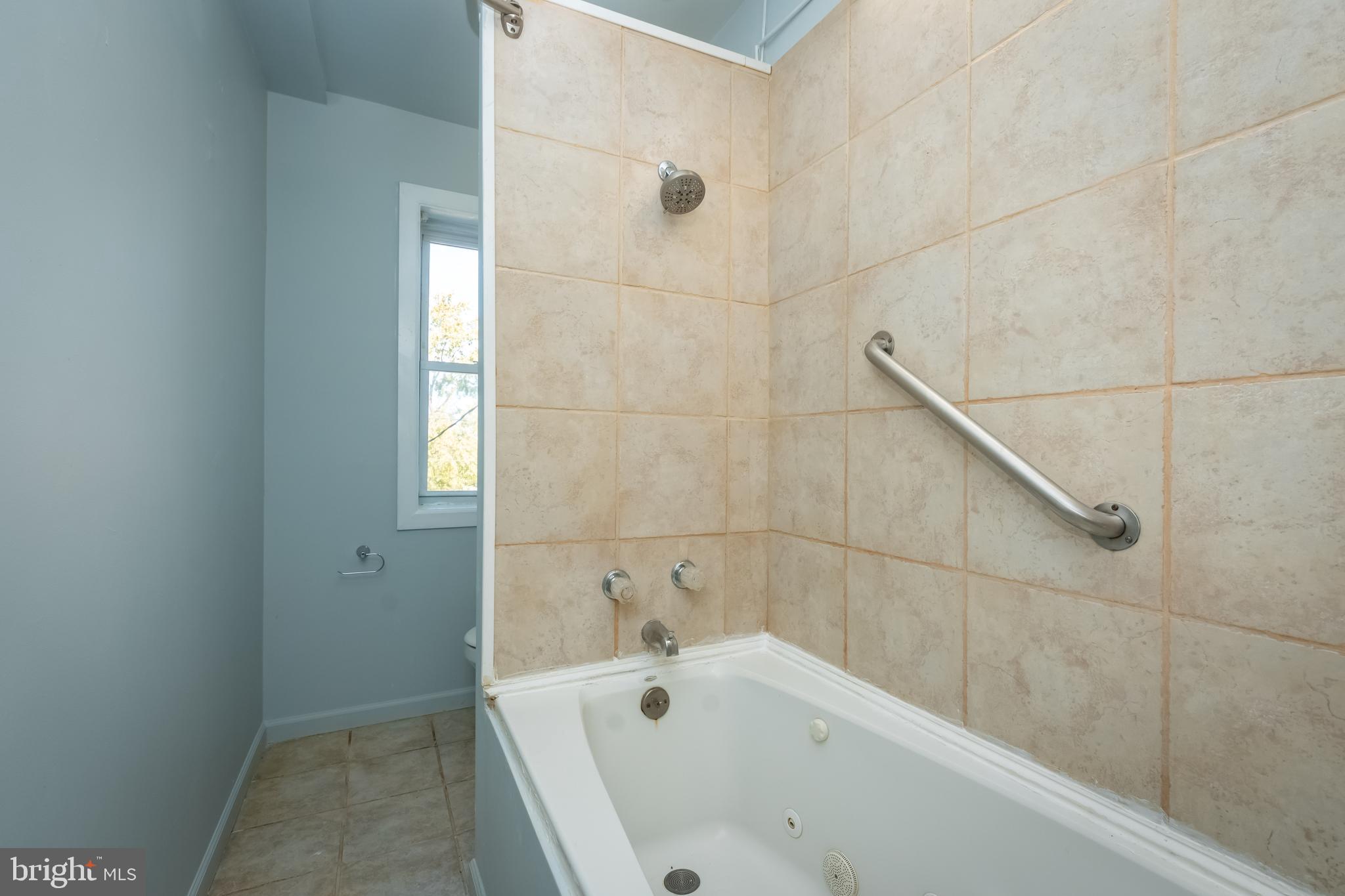 3604 Old Frederick Road Baltimore, MD 21229 - Photo 33 of 53 Upper level soaking tub