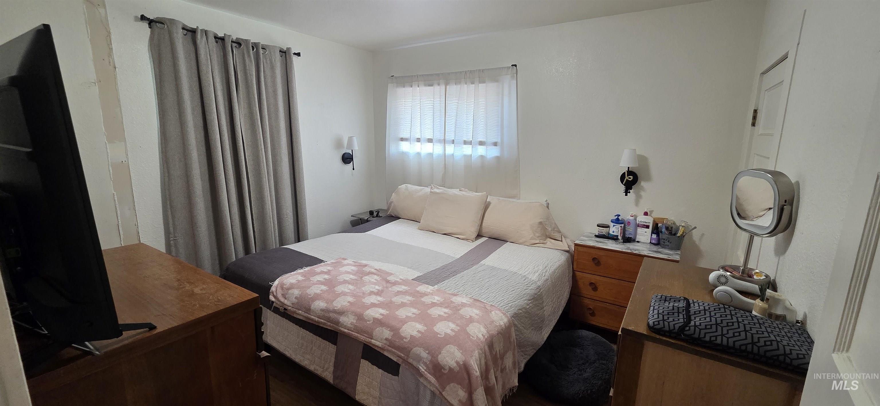 509 16th Street Lewiston, ID 83501 - Photo 5 of 10 View of bedroom