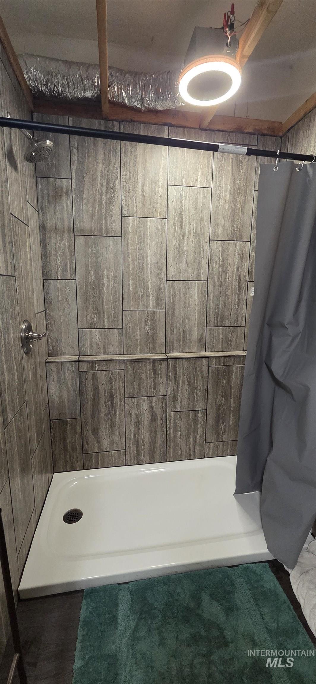 509 16th Street Lewiston, ID 83501 - Photo 6 of 10 View of bathroom