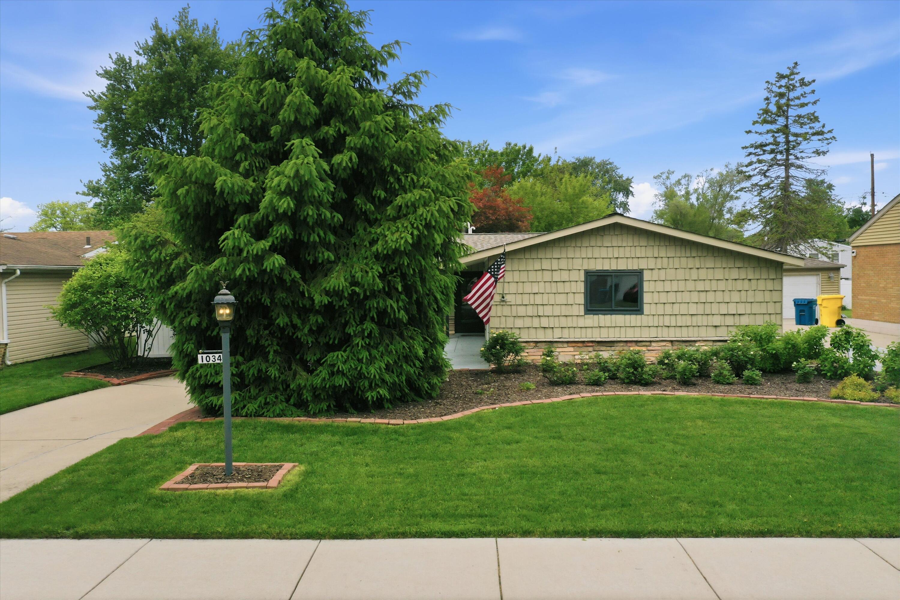 1034 North Indiana Street Griffith, IN 46319 - Photo 1 of 17 a front view of a house with a yard