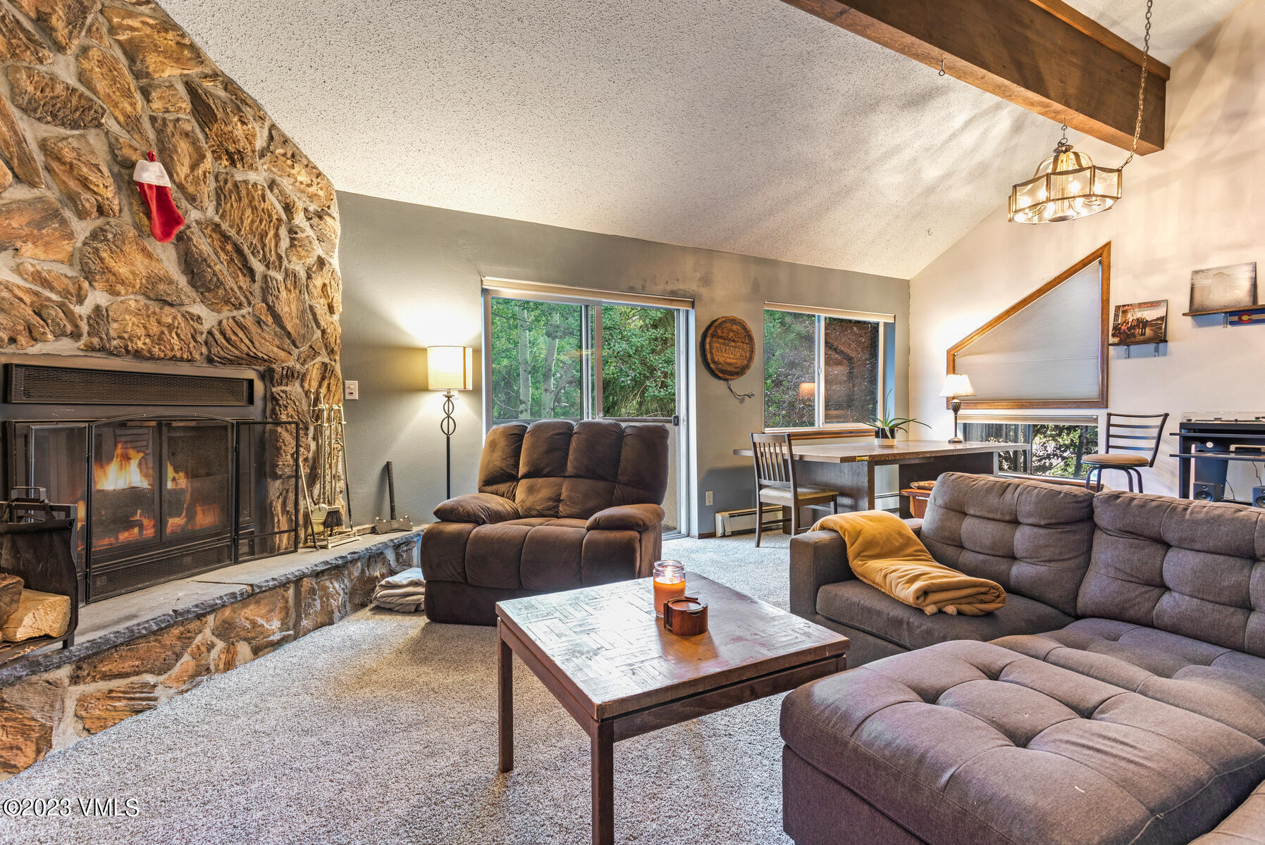 160 Riverside Ct-001-006-Living Room-MLS