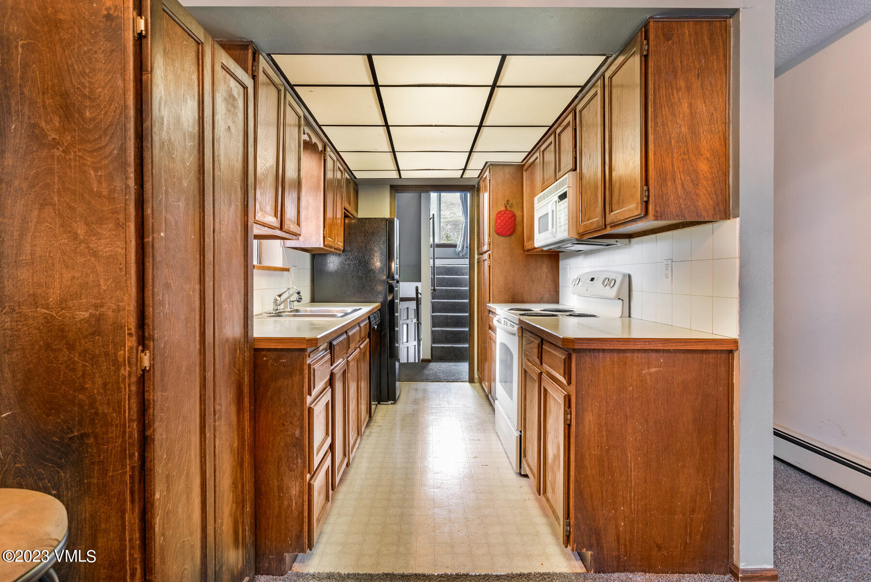 160 Riverside Ct-007-012-Kitchen-MLS_Siz