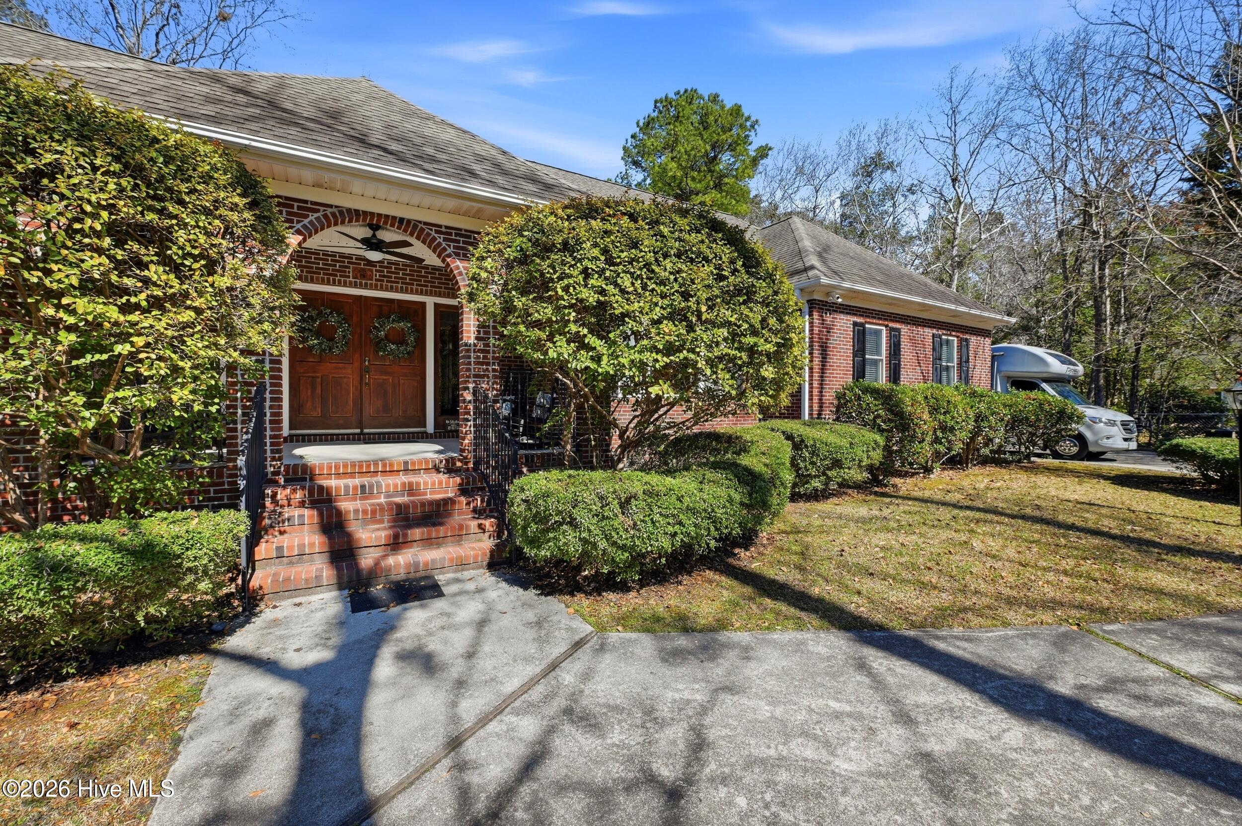 122 Spring Chase Lane Rocky Point, NC 28457 - Photo 5 of 60 5_122_spring_chase_ln_005