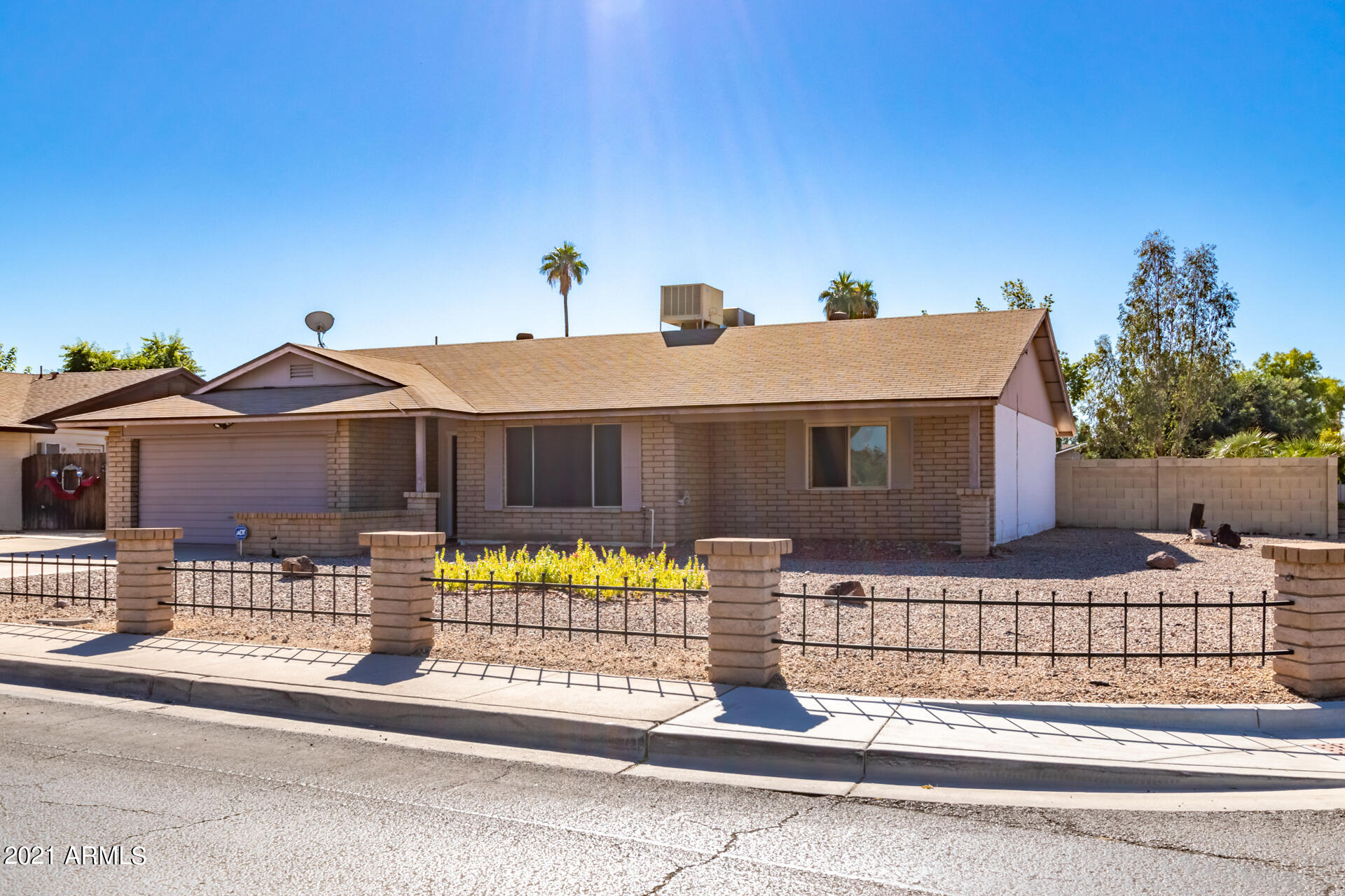 2943 West Hearn Road Phoenix, AZ 85053 - Photo 3 of 28 0003-03 Hearn 2943