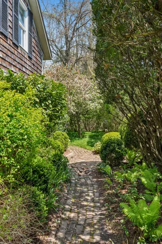 $2,500,000 | 16 Redwood Road, Sag Harbor, NY 11963