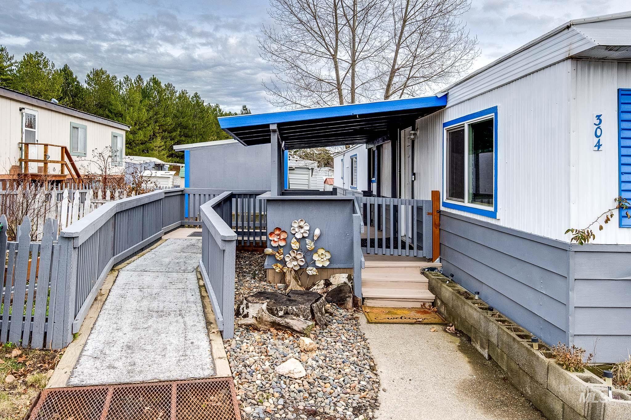 411 North Almon Street, Unit 304 Moscow, ID 83843 - Photo 2 of 21 View of patio / terrace with a wooden deck