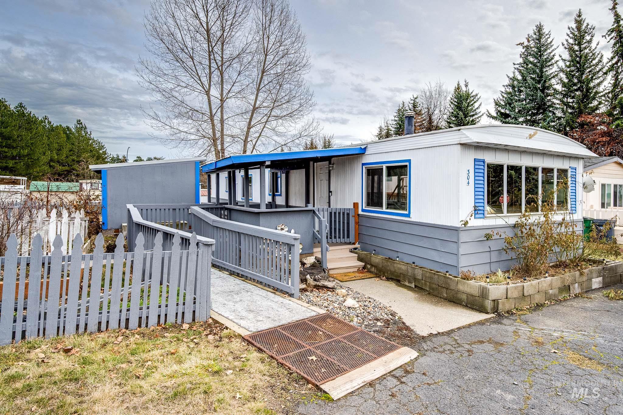 411 North Almon Street, Unit 304 Moscow, ID 83843 - Photo 19 of 21 Manufactured / mobile home featuring a wooden deck