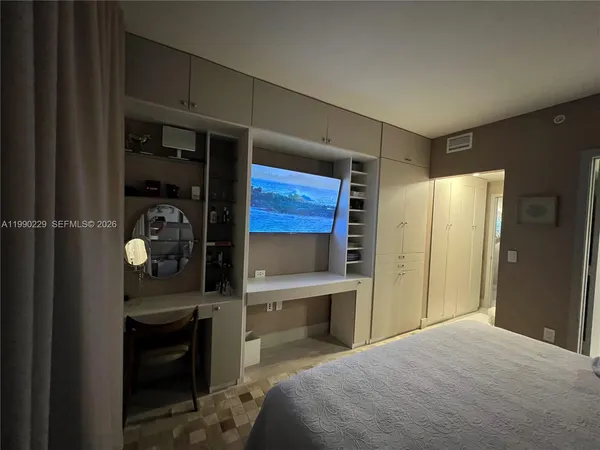 $7,000 | 45 Southwest 9th Street, Unit 1401, Miami, FL 33130