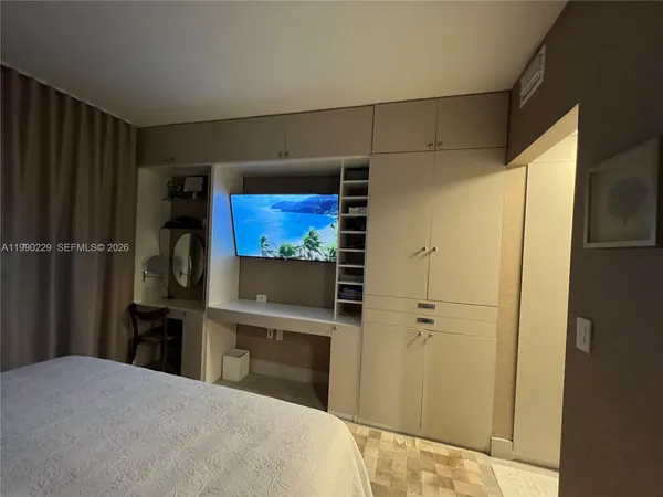 $7,000 | 45 Southwest 9th Street, Unit 1401, Miami, FL 33130