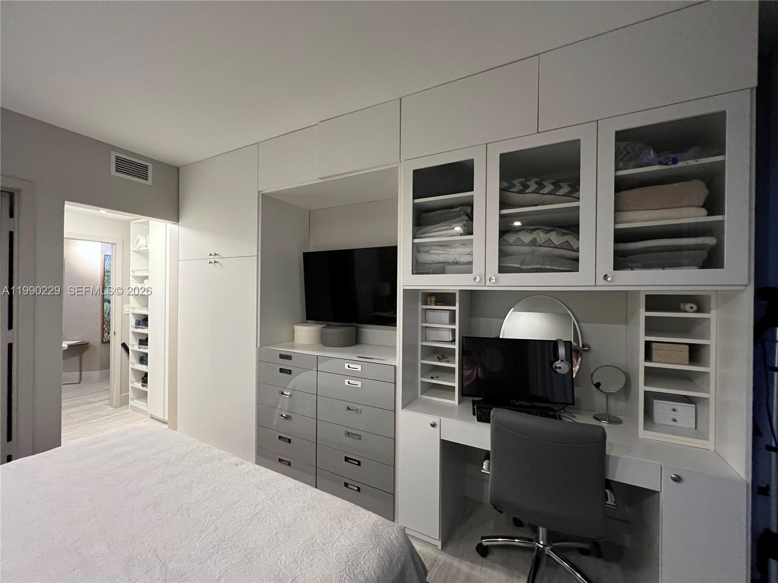 45 Southwest 9th Street, Unit 1401 Miami, FL 33130 - Photo 14 of 17