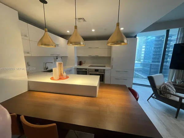 $7,000 | 45 Southwest 9th Street, Unit 1401, Miami, FL 33130