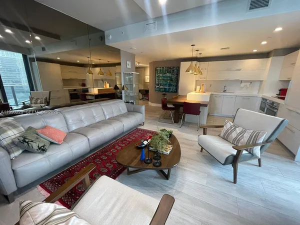 $7,000 | 45 Southwest 9th Street, Unit 1401, Miami, FL 33130