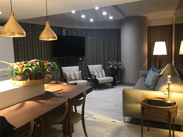 $7,000 | 45 Southwest 9th Street, Unit 1401, Miami, FL 33130