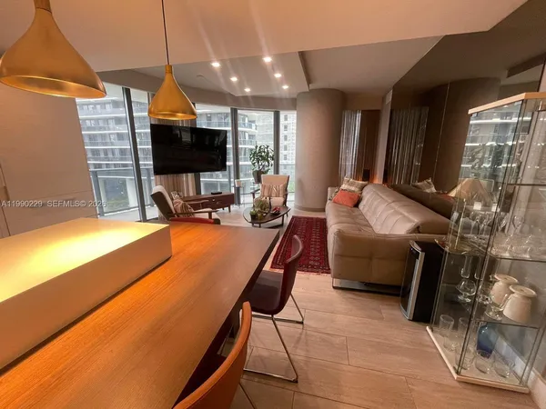 $7,000 | 45 Southwest 9th Street, Unit 1401, Miami, FL 33130