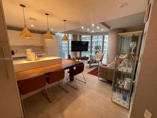 $7,000 | 45 Southwest 9th Street, Unit 1401, Miami, FL 33130