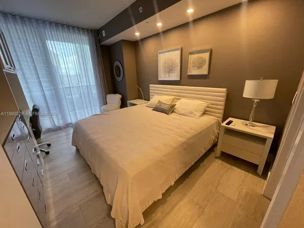 $7,000 | 45 Southwest 9th Street, Unit 1401, Miami, FL 33130