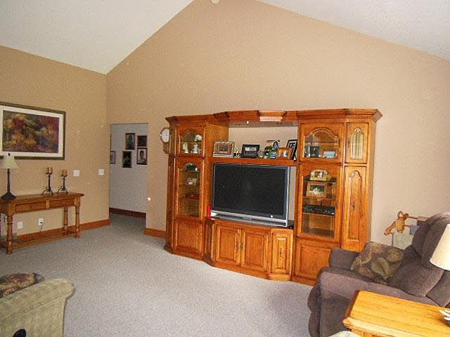 6760 Hartland Road Temperance, MI 48182 - Photo 7 of 20 20376422-6.JPG