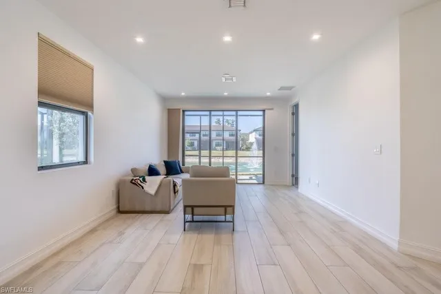 $525,000 | 7565 Carnegie Way, Naples, FL 34119