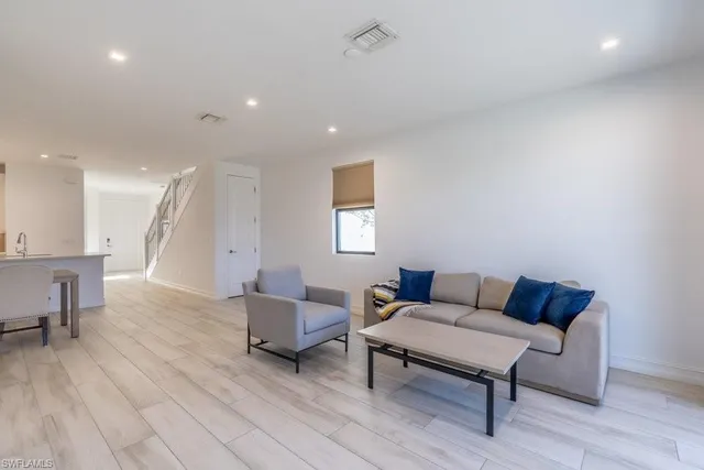 $525,000 | 7565 Carnegie Way, Naples, FL 34119