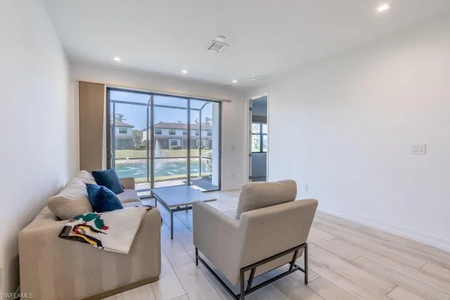 $525,000 | 7565 Carnegie Way, Naples, FL 34119