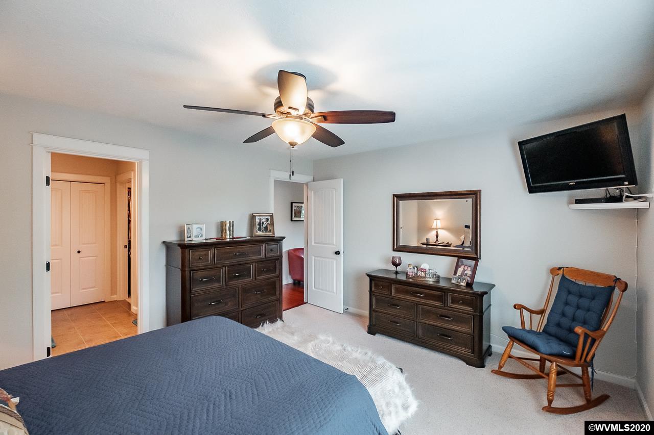 1047 Filbert Street Jefferson, OR 97352 - Photo 14 of 39 Gallery Image 14