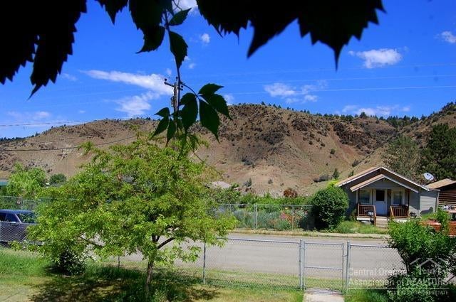 314 Southeast High Street Mitchell, OR 97750 - Photo 2 of 25 Gallery Image 2