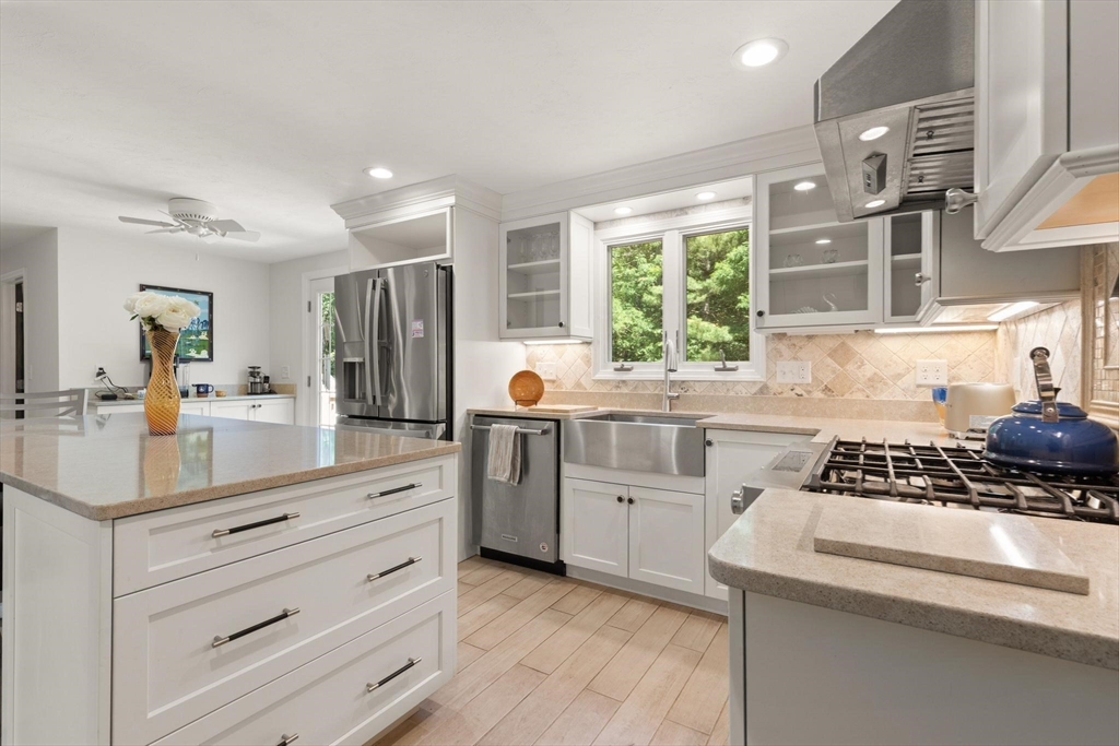 80 Hampton Road Sharon, MA 02067 - Photo 4 of 28