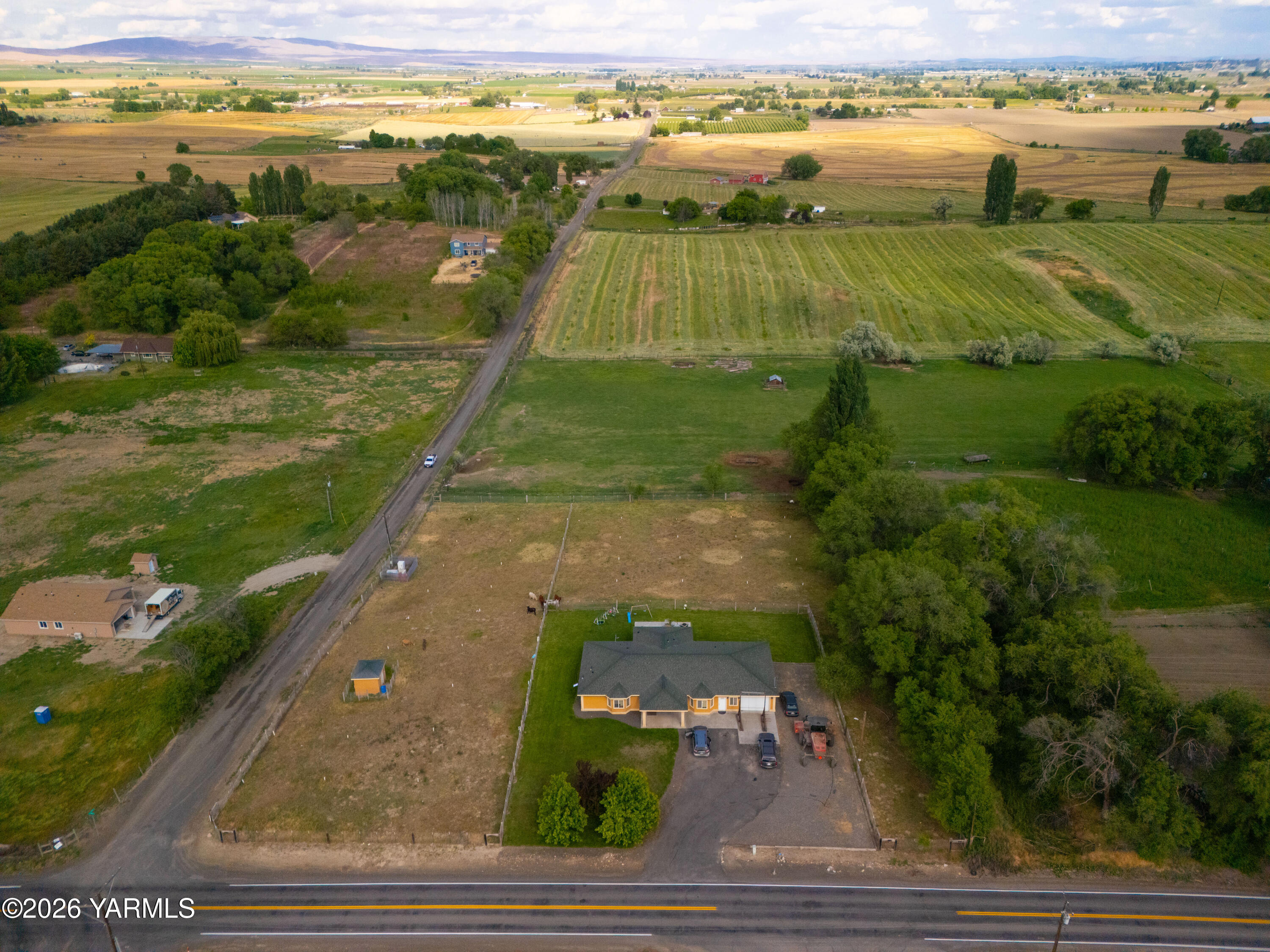 1811 Beam Road Granger, WA 98932 - Photo 18 of 26 a view of an outdoor space and city view