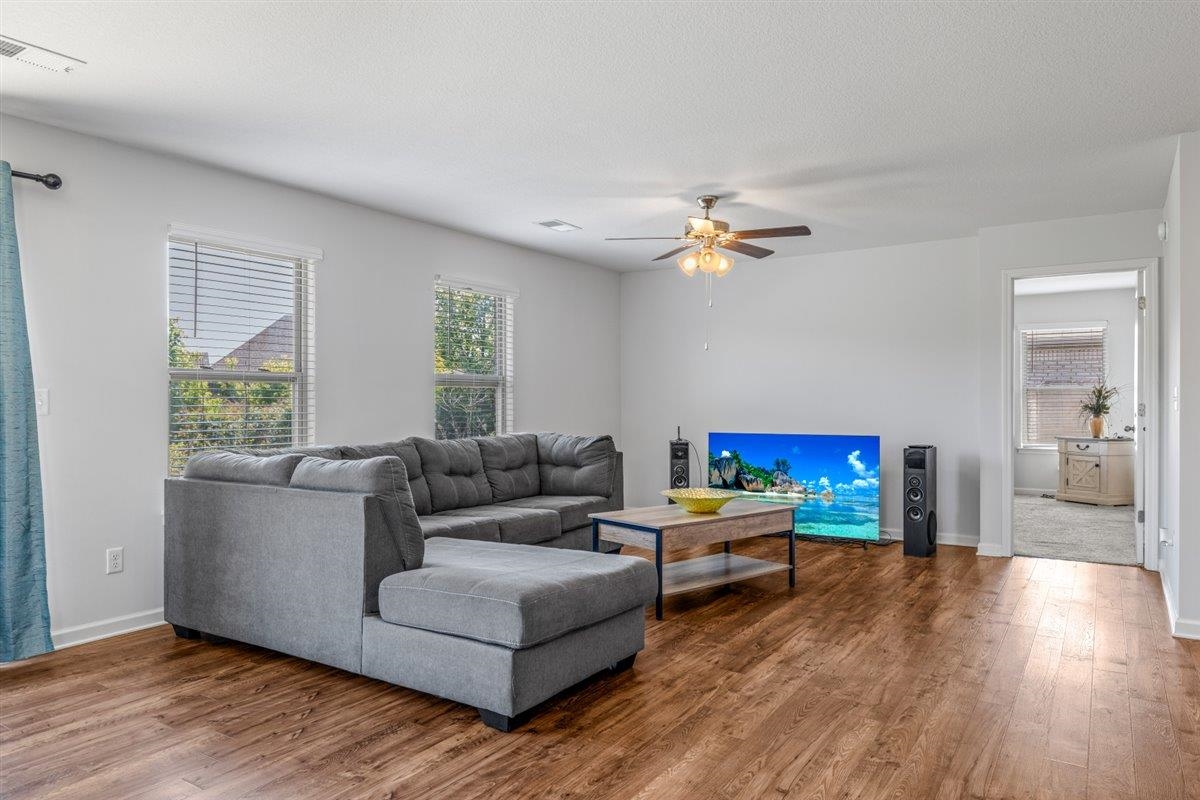 5320 Crossfield Road Memphis, TN 38109 - Photo 19 of 40 a living room with furniture and a wooden floor