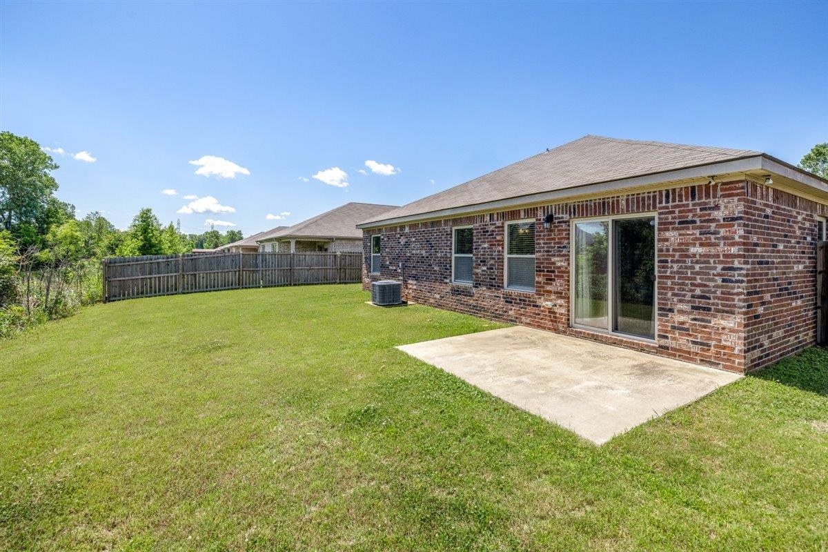 5320 Crossfield Road Memphis, TN 38109 - Photo 29 of 40 a view of an house with backyard and porch
