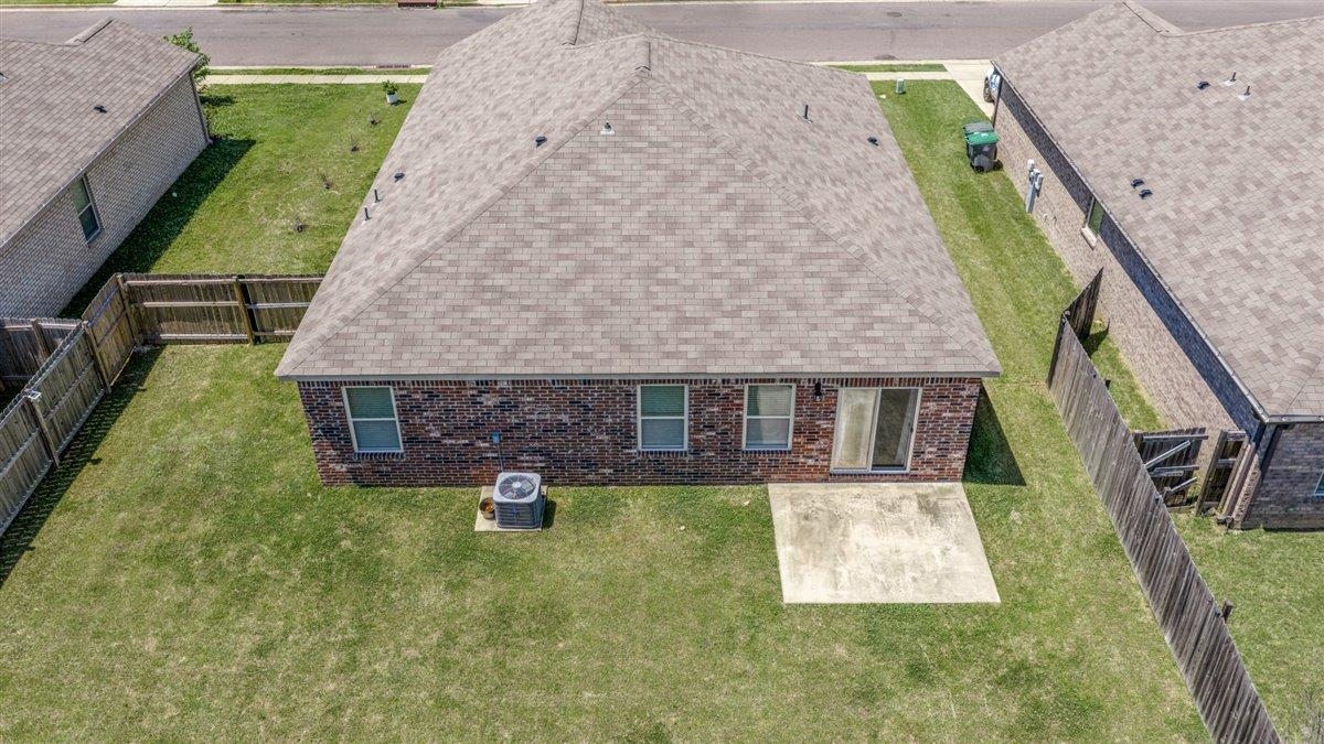5320 Crossfield Road Memphis, TN 38109 - Photo 33 of 40 an aerial view of house with yard