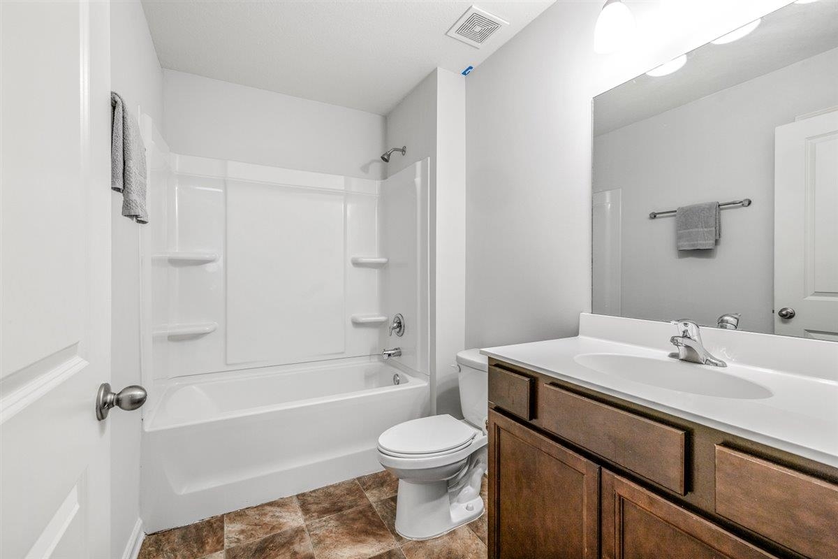 5320 Crossfield Road Memphis, TN 38109 - Photo 9 of 40 a bathroom with a sink a toilet and a bathtub