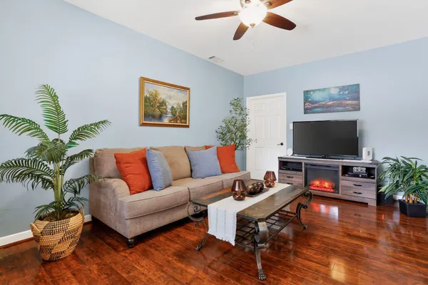 $308,700 | 14308 South Kenneth Avenue, Midlothian, IL 60445