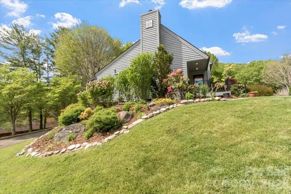 $449,000 | 301 Robertson Street, Burnsville, NC 28714