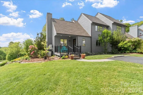 $449,000 | 301 Robertson Street, Burnsville, NC 28714