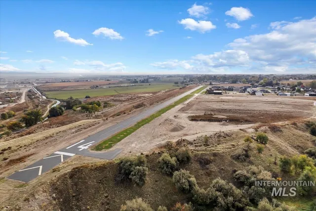 $389,900 | Beechcraft Circle, Greenleaf, ID 83626