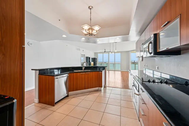 $899,000 | 2650 Lake Shore Drive, Unit 1006, Riviera Beach, FL 33404