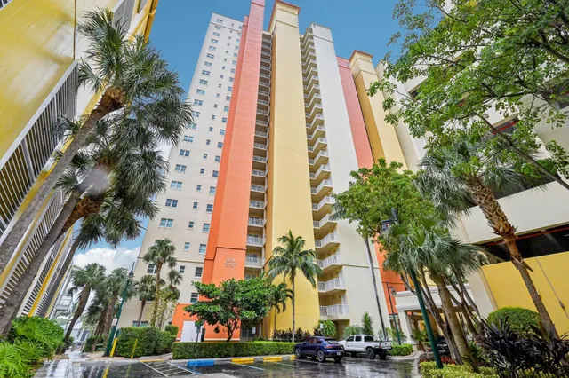 $899,000 | 2650 Lake Shore Drive, Unit 1006, Riviera Beach, FL 33404