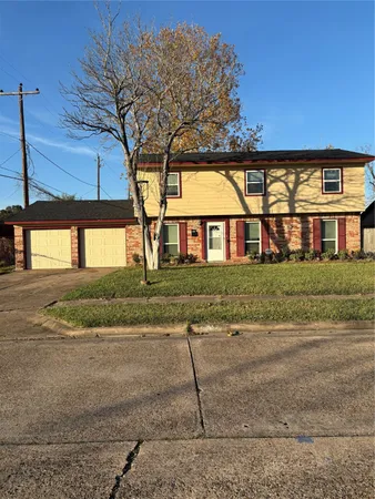a view of house with a street