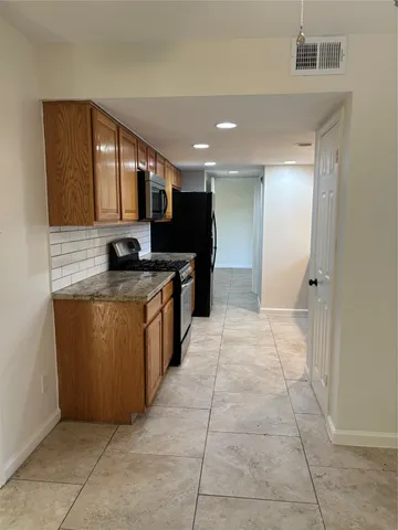 $1,950 | 4322 Woodmont Drive, Houston, TX 77045