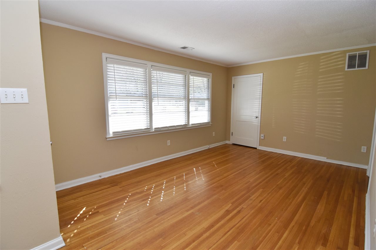 4474 Garnett Road Memphis, TN 38117 - Photo 3 of 23