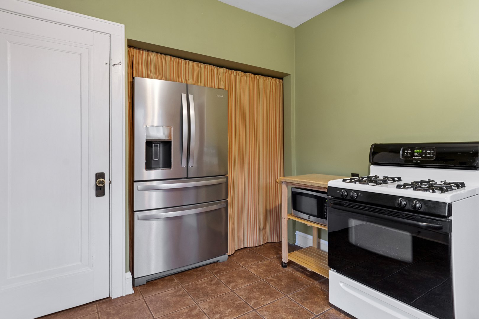 917 Division Street Lisle, IL 60532 - Photo 13 of 27