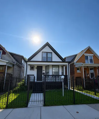 $2,300 | 6607 South Oakley Avenue, Unit 1, Chicago, IL 60636