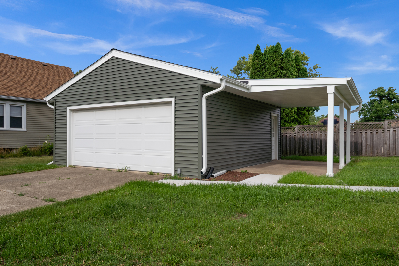 790 Wing Street Elgin, IL 60123 - Photo 8 of 29
